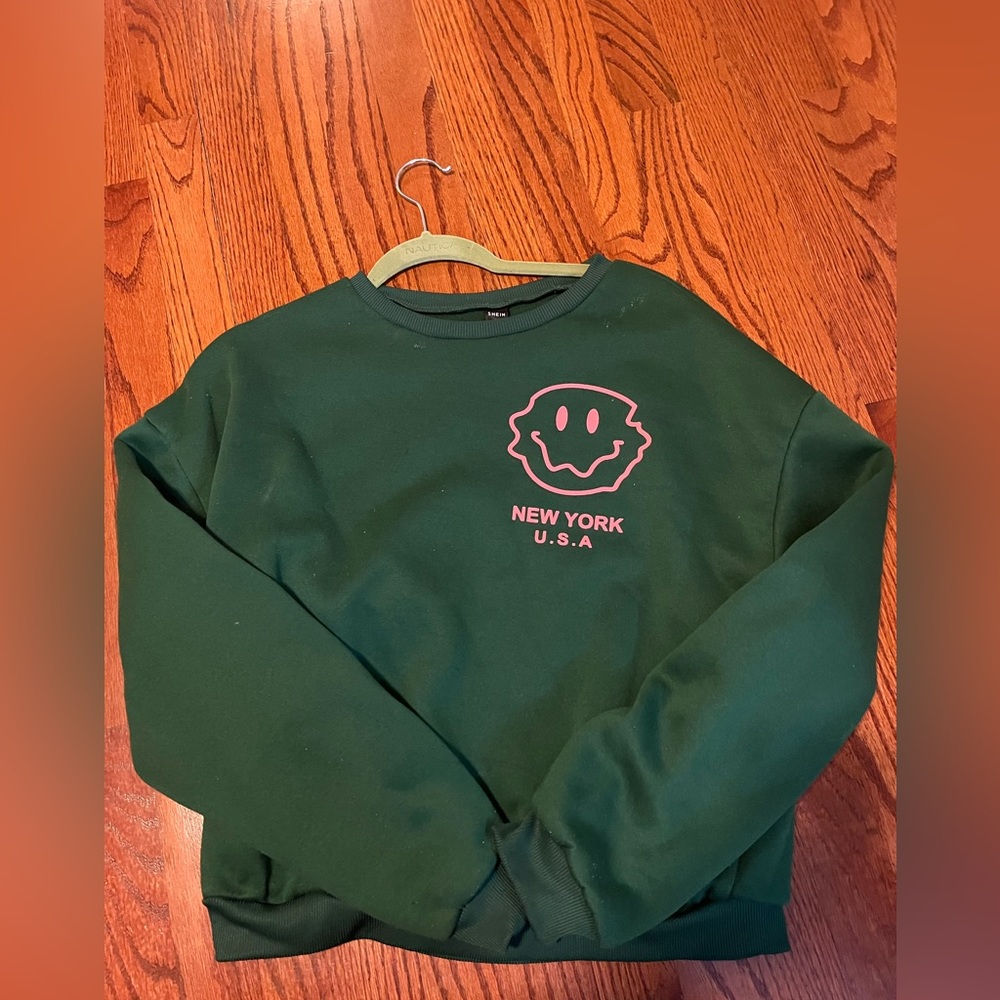 Women’s Green graphic sweatshirt!